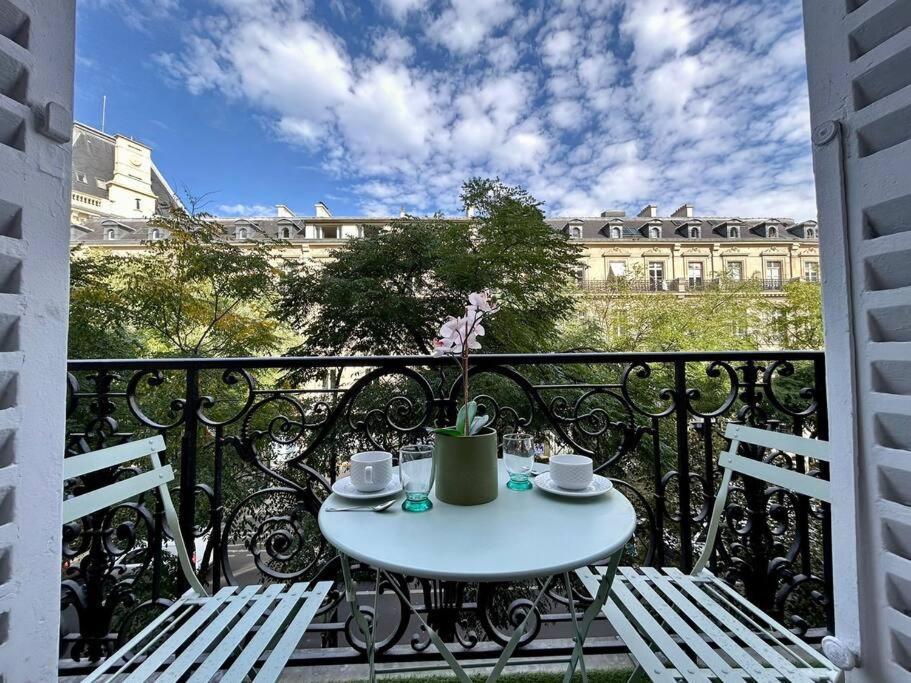 Charme Et Volupte A Republique Apartment