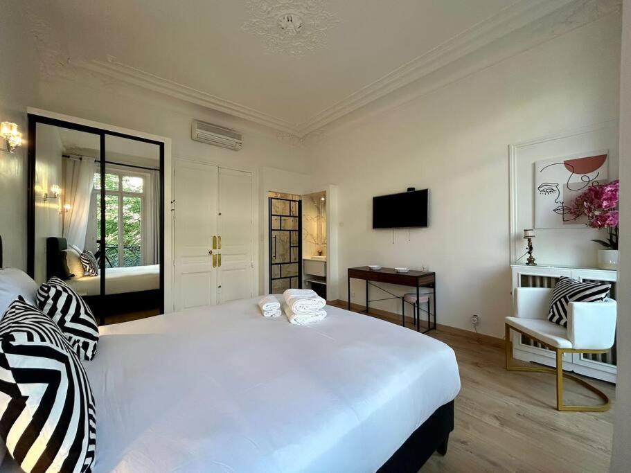 Apartment Charme Et Volupte A Republique Paris